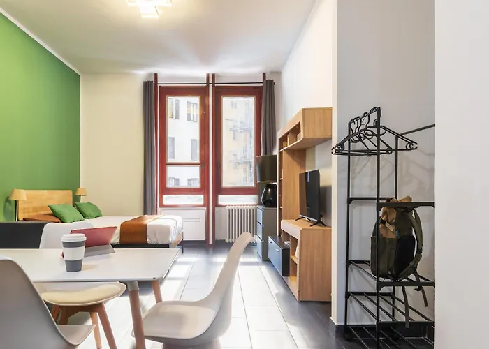 Flexyrent - Steps From Train Station アパート ミラノ