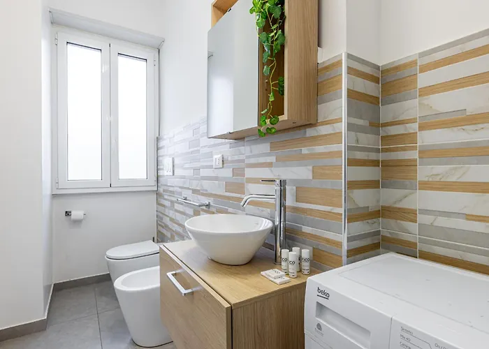 Porta Romana Luminoso Trilocale Con Balcone Апартаменты *