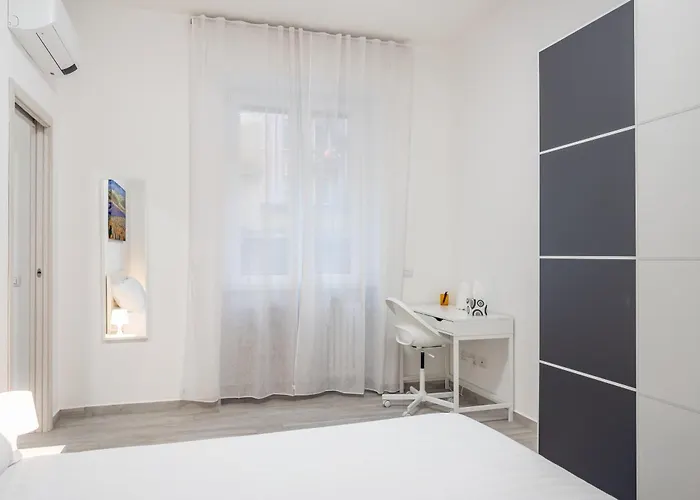 Apartment Chiara's Urban Oasis - - Duomo 8 Min Milan