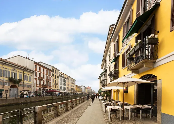 - Alzaia Naviglio Grande Lägenhet *