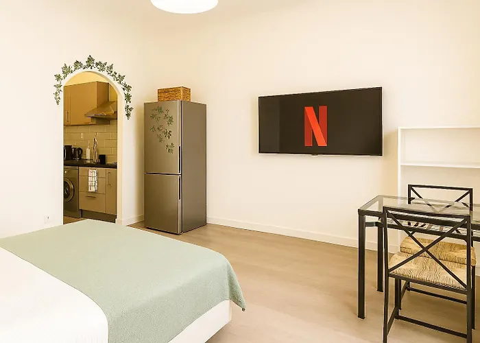 Navigli Nest Renovated With Balcony On The Naviglio 아파트