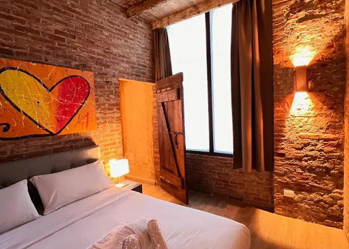 Emme Loft I Orange Moon - Vibrant Modern Luxury Loft