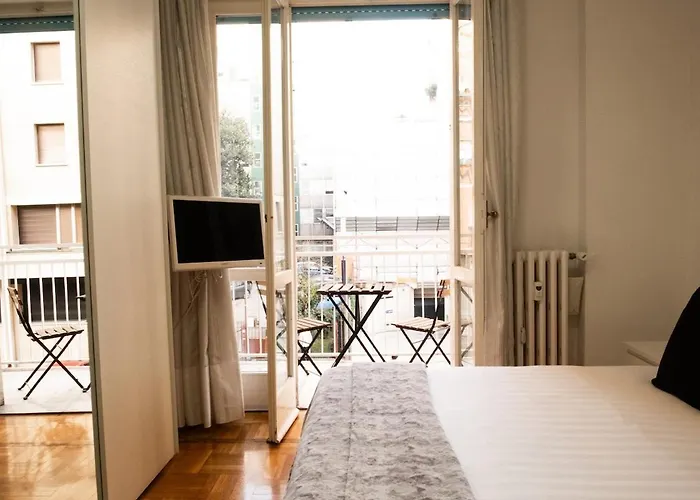Moscova, Elegant In Centre Of * Milan