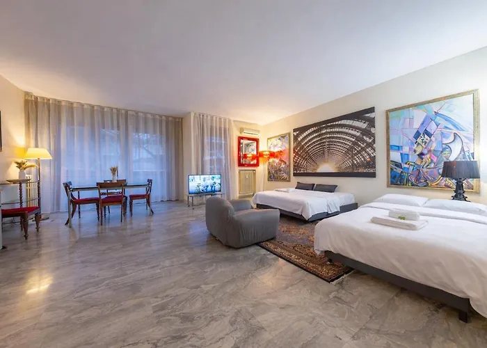 Lejlighed - Spacious And Bright Apartment, Elegant Area