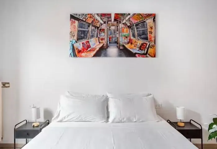 דירה Stylish Flat Near Duomo - Metro 50 M - 4 Guests מילאנו