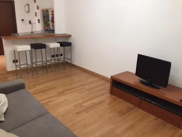 The Pinball House Only 5 Min From Downtown Apartment