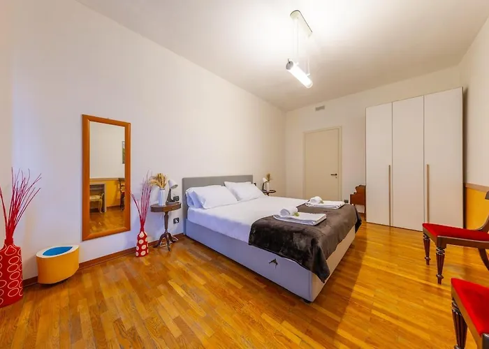 Lejlighed - Spacious And Bright Apartment, Elegant Area *