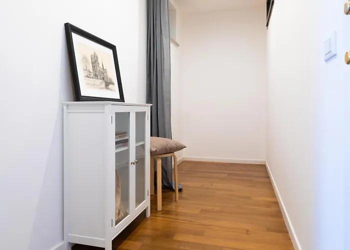 Easy Living - M1 Metro Wi-fi * ميلان