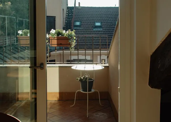 Lodovica Milano-metro M4-navigli-bocconi *