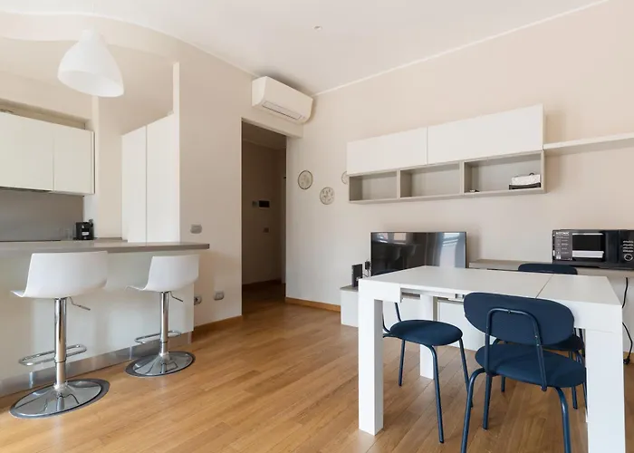 Guesthost - Bright Gambara