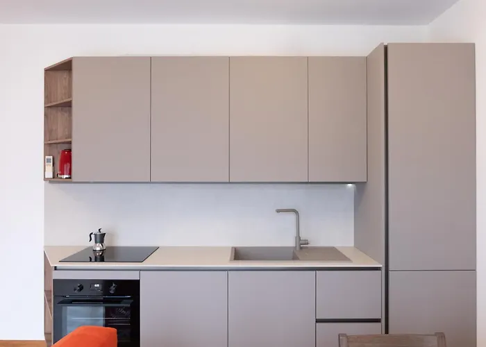 Elegant One Bedroom Bocconi 아파트 *