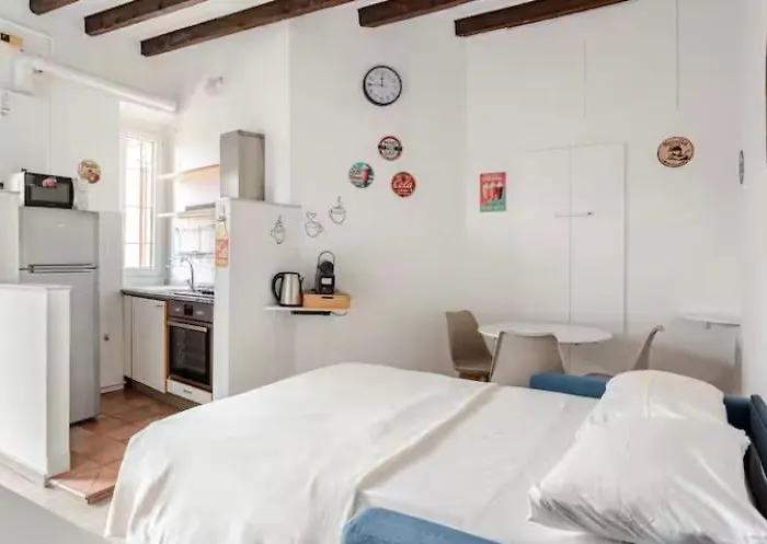 Stylish Flat Near Duomo - Metro 50 M - 4 Guests מילאנו