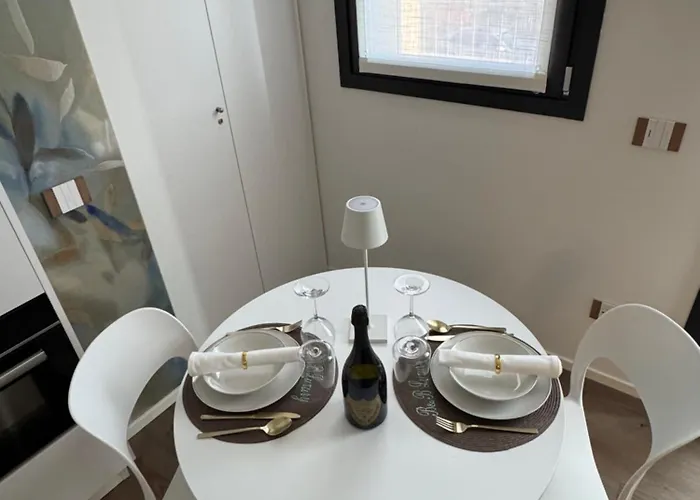 Luxury - Metropolitana M4- San Babila -stadio San Siro - Duomo - Aeroporto Linate - Castello Sforzesco Apartman Milánó