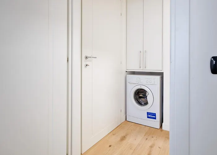 Just Urban Stays - Strategic 1-Br With Balcony - Duomo And City Life *