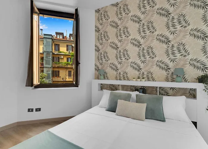 New! Stylish 3-person Flat By Metro M3 & Sunny Balcony * Milánó