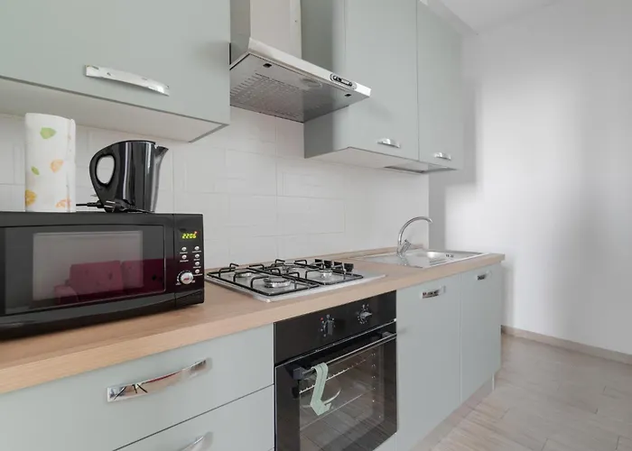 Guesthost - Grey & Flat * Mediolan