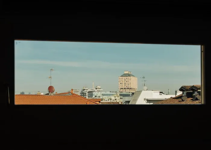 Lodovica Milano-metro M4-navigli-bocconi * Milan