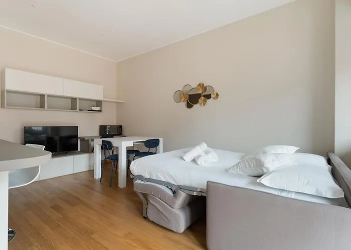 Guesthost - Bright Gambara *