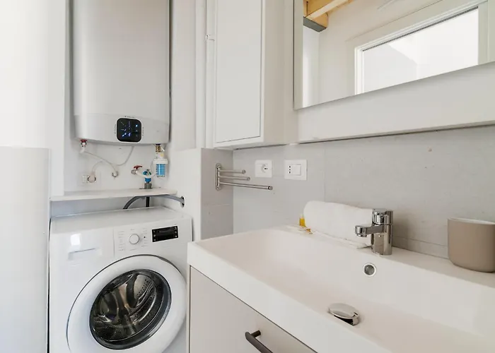 Guesthost - Mm2 Lambrate Bright * Милан