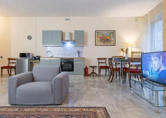 - Spacious And Bright Apartment, Elegant Area * Milano