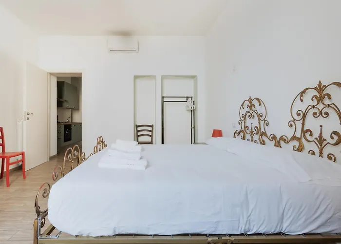 Guesthost - Grey & Flat * Mediolan