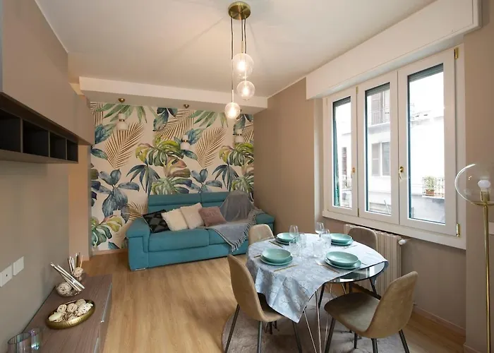 Stylish With Private Terrace & 2 Baths *