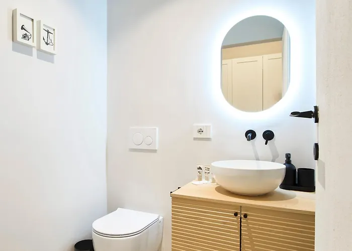 Design With Private Street Entrance