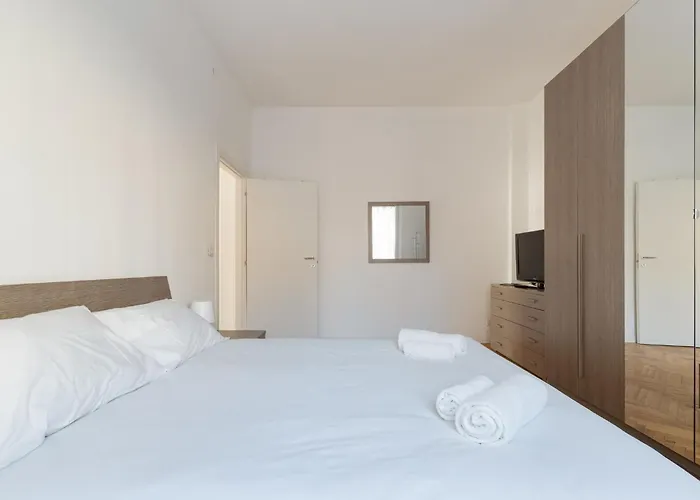 Guesthost - Certosa Cozy Flat With Balcony * Милан