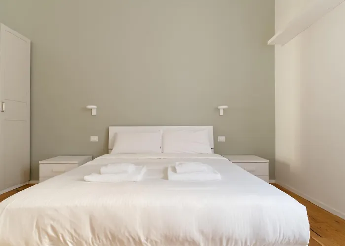 Guesthost - M5 Isola Cozy Lejlighed *