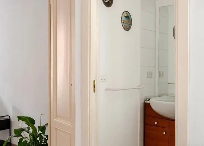 Stylish Flat Near Duomo - Metro 50 M - 4 Guests * מילאנו