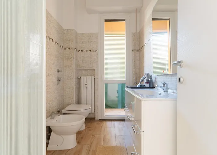 Guesthost - Certosa Cozy Flat With Balcony Апартаменты Милан