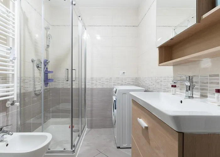 Guesthost - Grey & Flat * Mediolan