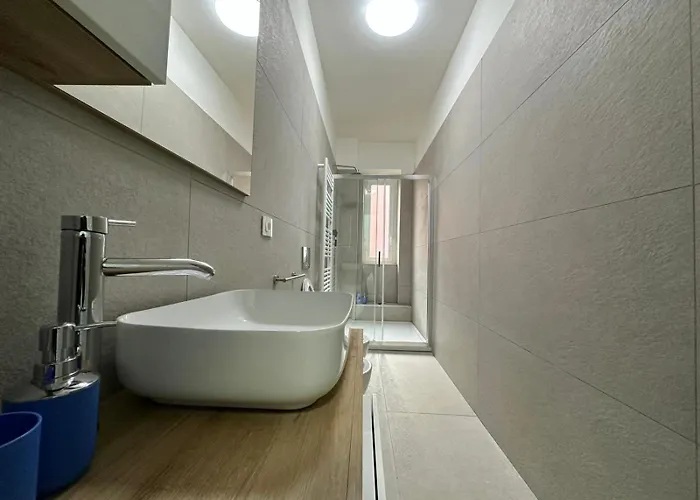 Lucania Azzurra Apartment, Elegante E Confortevole, Con Metro M3 Sotto Casa, Collegamento Diretto A Duomo Di E Stazione Appartamento Milano