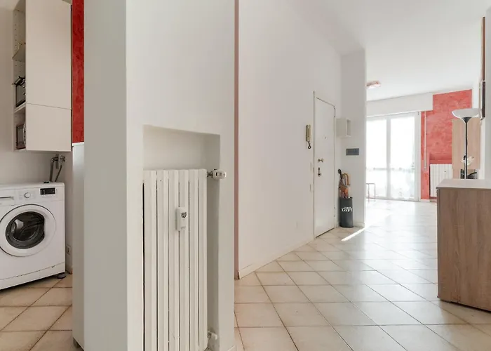 Guesthost - Certosa Cozy Flat With Balcony Апартаменты *