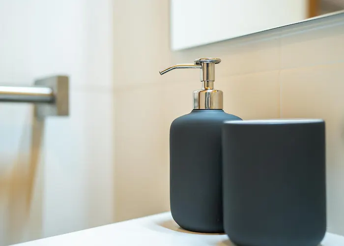 Isola Design - 15min To Duomo, Station Milaan