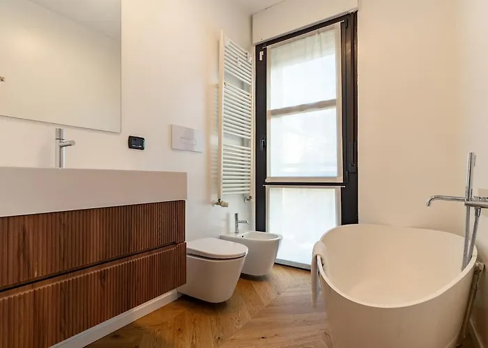 Modern Loft With Projector E Private Garden, Station Apartament *