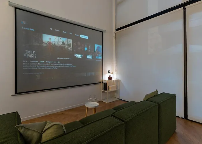 Modern Loft With Projector E Private Garden, Station Apartament *