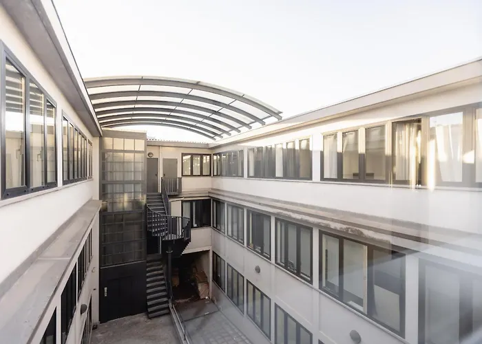 Black & Light Milaan