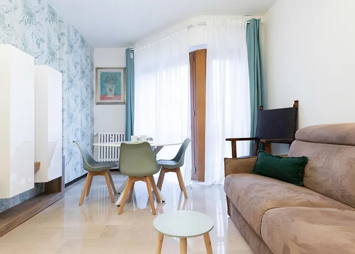 Uguzzone 21 Apartman Milánó