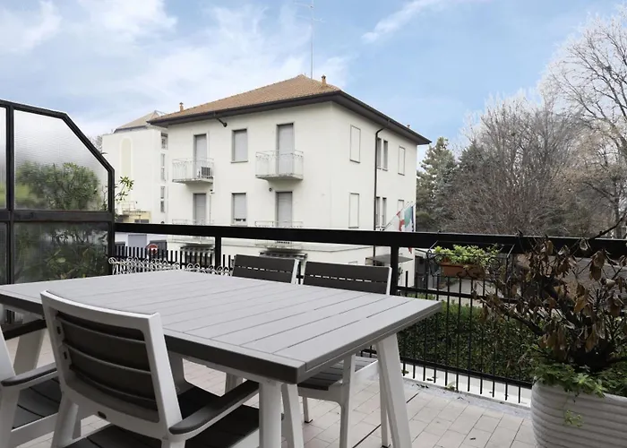 Uguzzone 21 Apartman Milánó