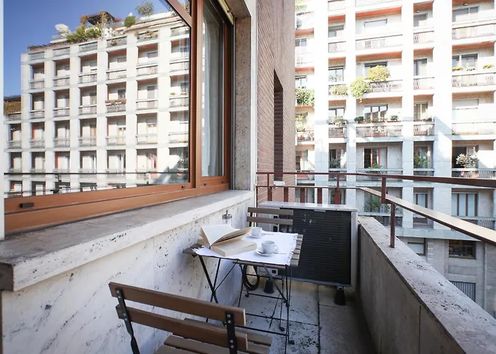 アパート Morozzo1939 - An Authentic Milanese Home, Near Duomo *