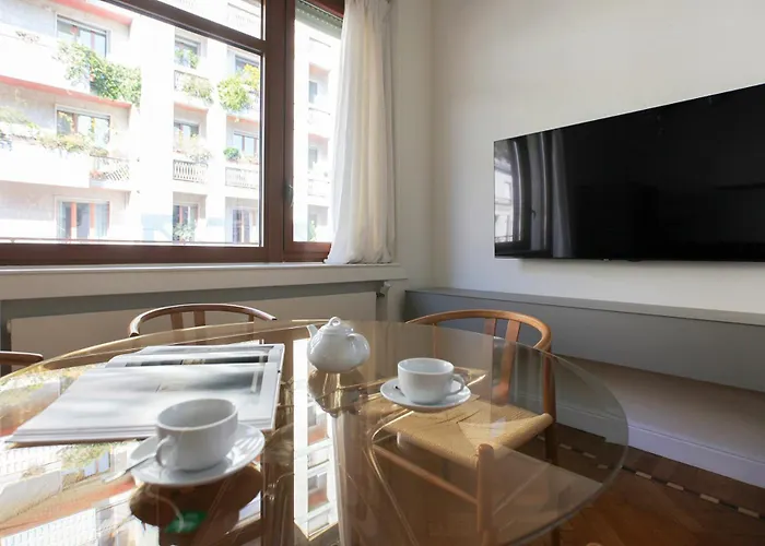 アパート Morozzo1939 - An Authentic Milanese Home, Near Duomo ミラノ