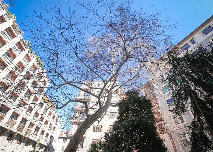 Morozzo1939 - An Authentic Milanese Home, Near Duomo アパート ミラノ