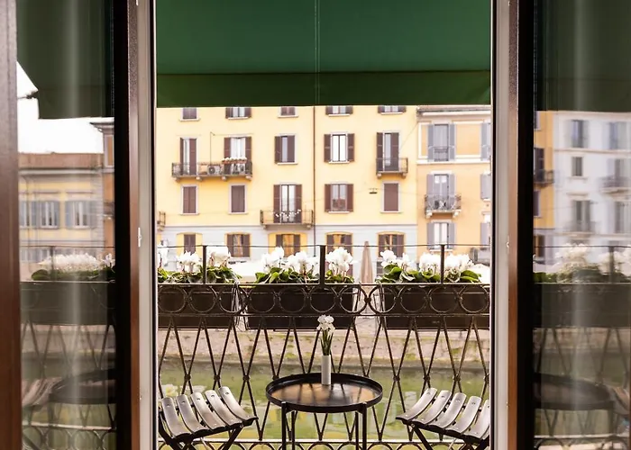 - Alzaia Naviglio Grande Lägenhet Milano