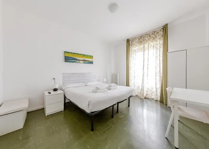 Guesthost - Bonola M1 Bright & Functional Flat