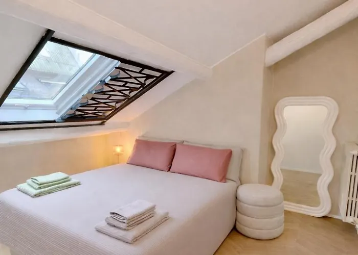 Luxury Design In The Heart Of Apartamento Milán