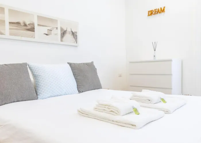 Bright And Elegant With Wifi Apartament Mediolan