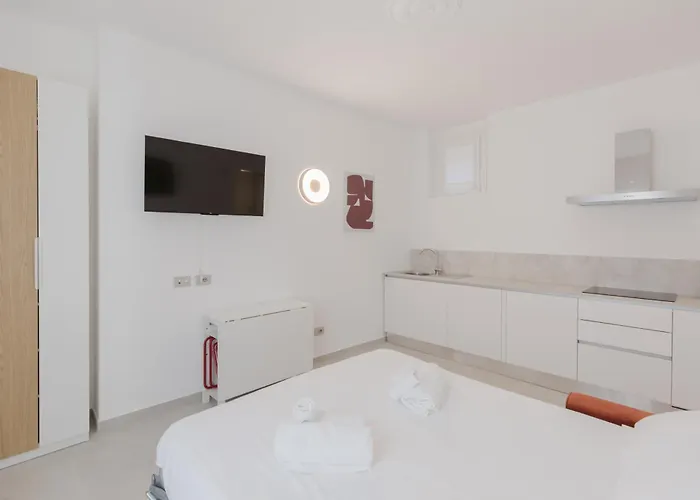 Gohost - Bright Flat In The New Nolo Area *