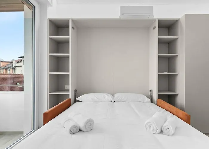 Premium With Balcony - Hospital Besta Milano