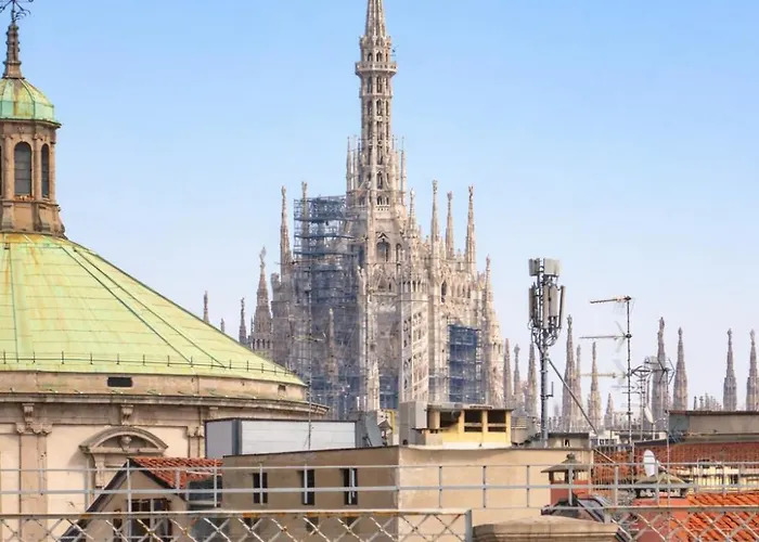 Апартаменты Duomo Charming Maison With Private Terrace - A Unique Milanese Experience Милан